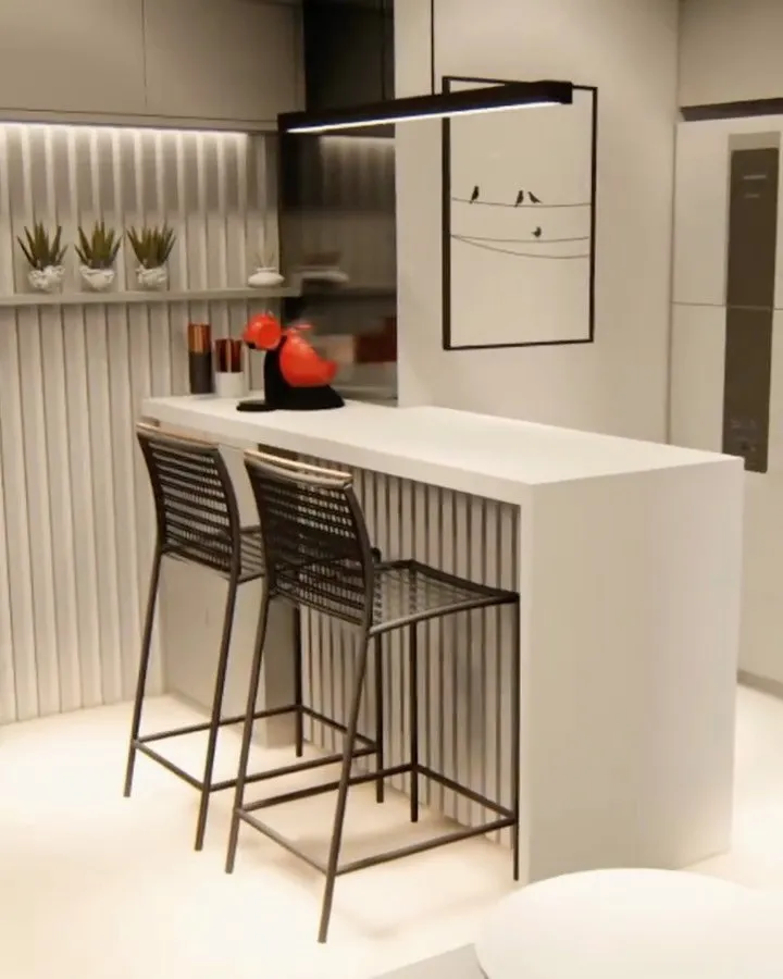 Cozinha com bancada e banquetas